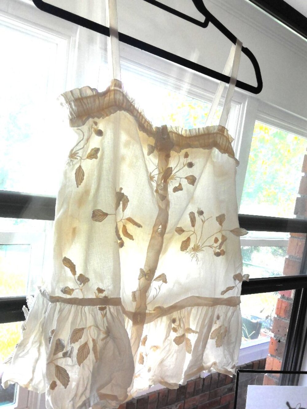 AMAZING Anthropologie off-white cotton tunic w 3D leaves